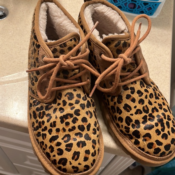 Uggs - Picture 2 of 2